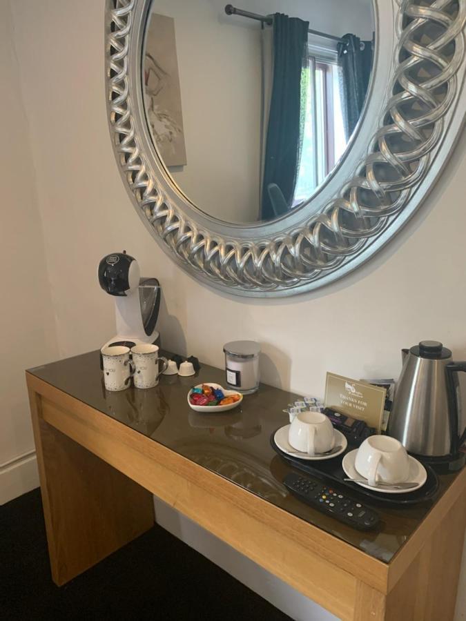 Hotel The Swan @ Stoford Exterior foto A Nespresso coffee machine in a hotel room